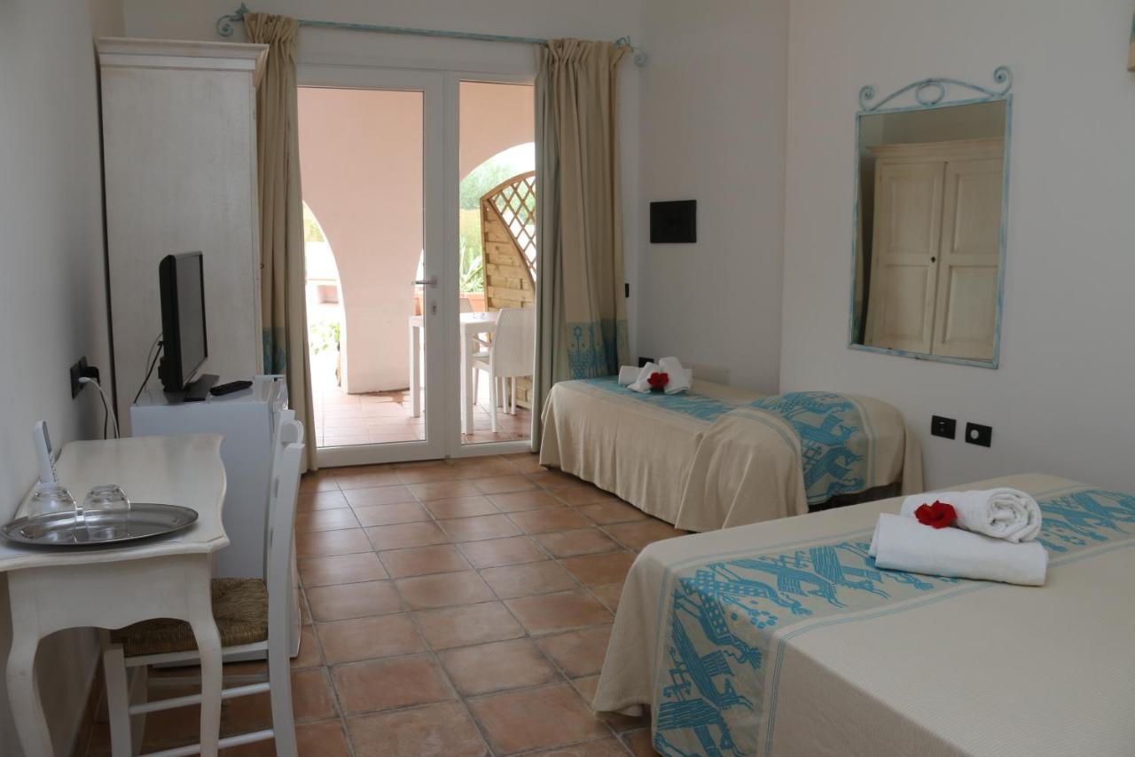 Hotel Altura Villasimius Eksteriør billede