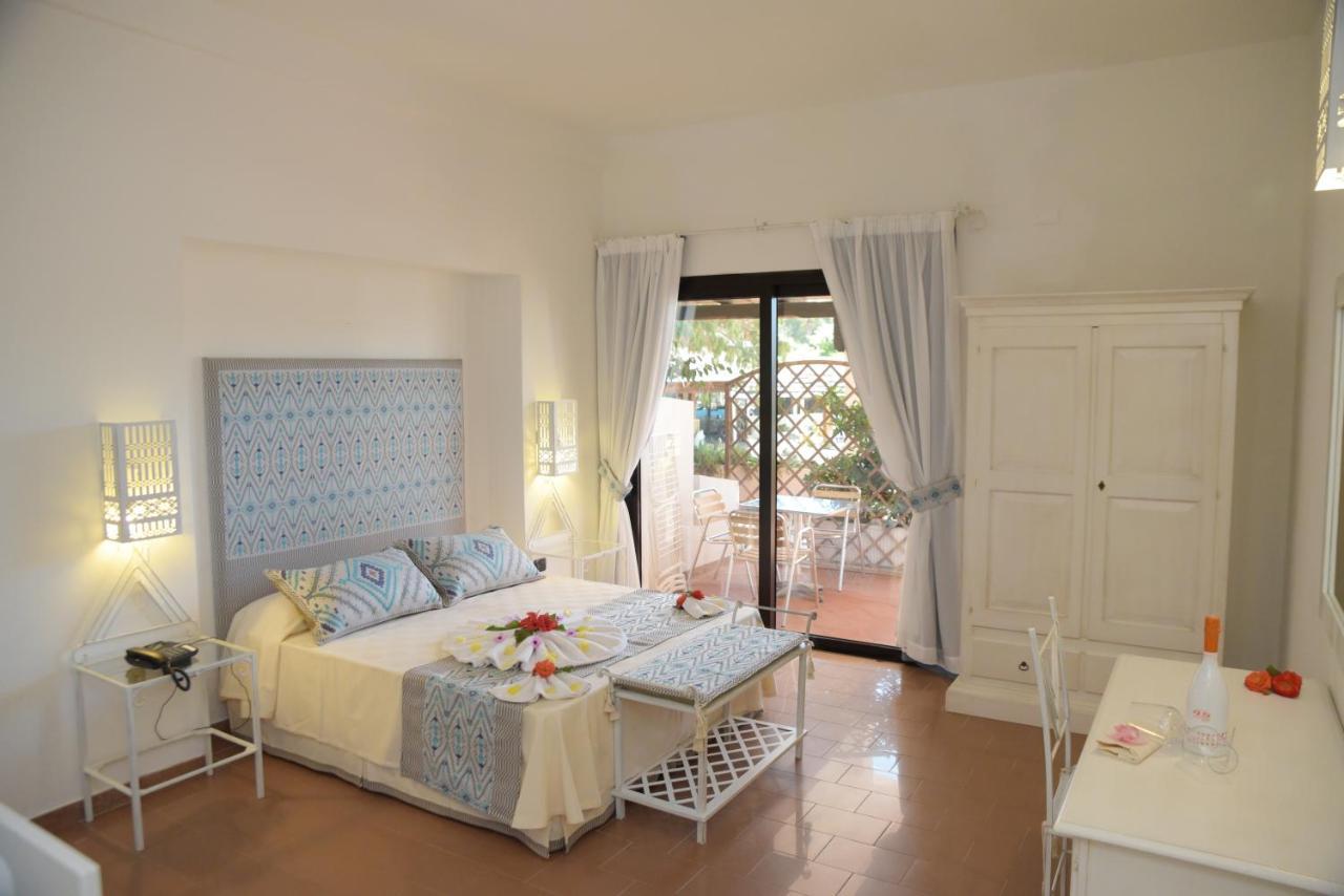 Hotel Altura Villasimius Eksteriør billede