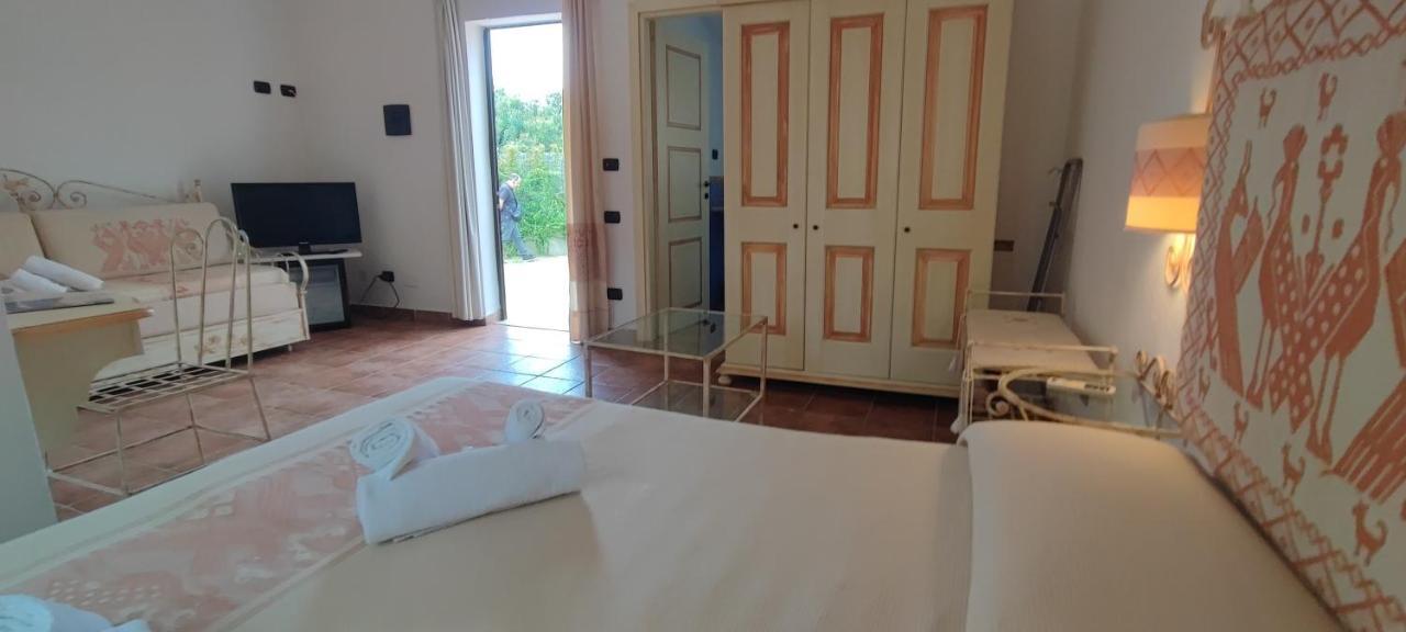 Hotel Altura Villasimius Eksteriør billede