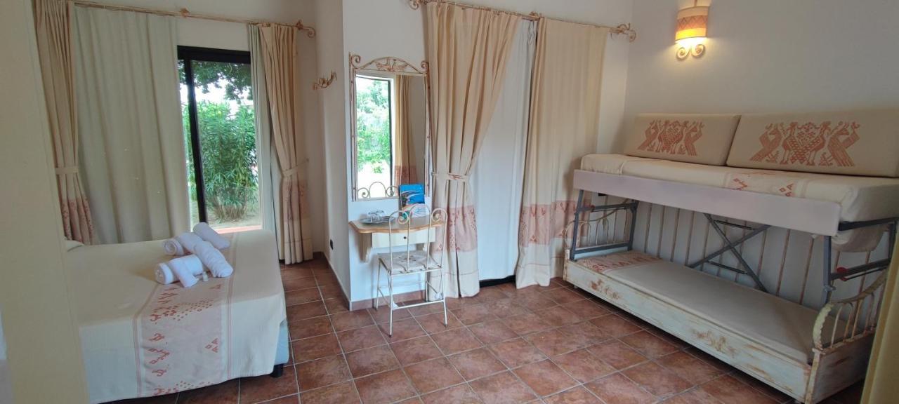 Hotel Altura Villasimius Eksteriør billede