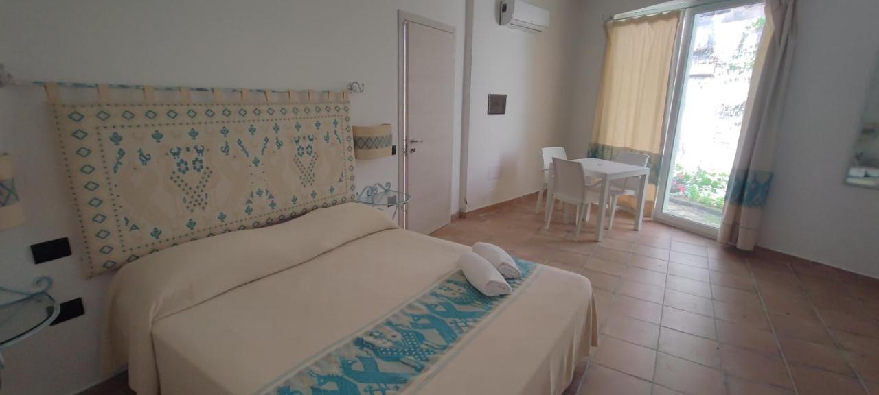 Hotel Altura Villasimius Eksteriør billede